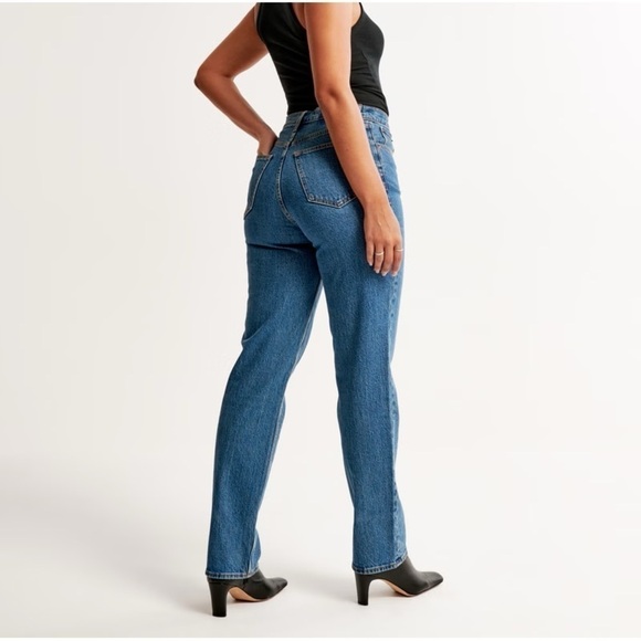 Abercrombie & Fitch Curve Love Ultra High Rise 90s Straight Jean - Picture 2 of 11